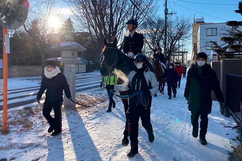 どさんこ畜大馬術部 馬上参拝流鏑馬